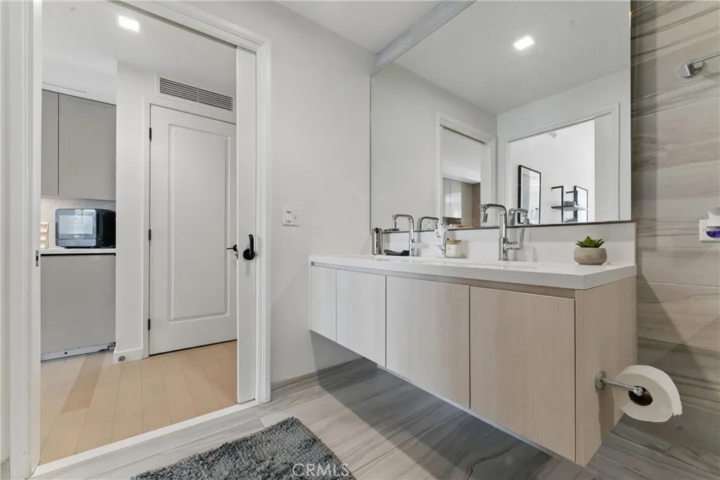 1050 S Grand Avenue 705, Los Angeles, California 90015 home-pic-15